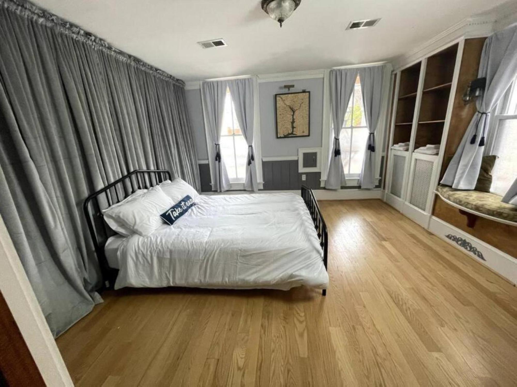 Steps From Capitol - Prime With Location! Feriehus