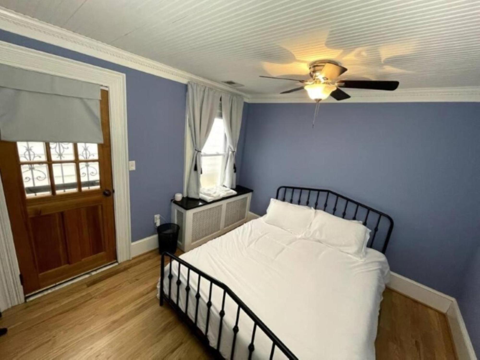 Holiday home Steps From Capitol - Prime With Location! *